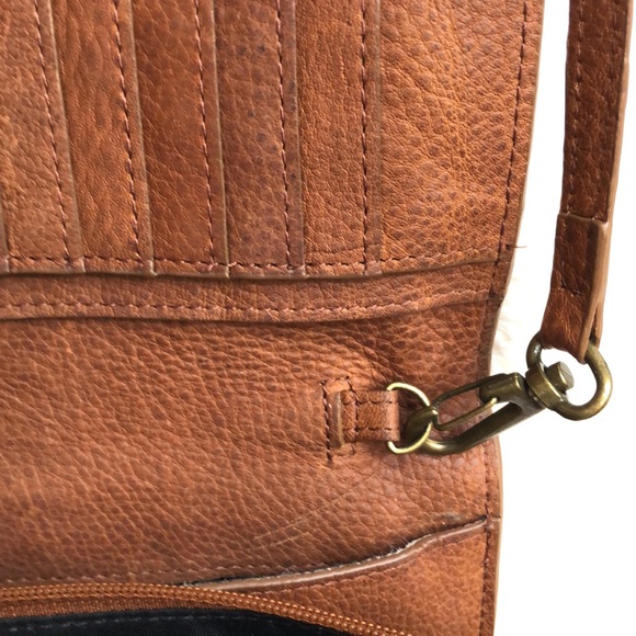 Duluth Trading Lifetime Leather Crossbody Wallet Cognac - Picture 12 of 12